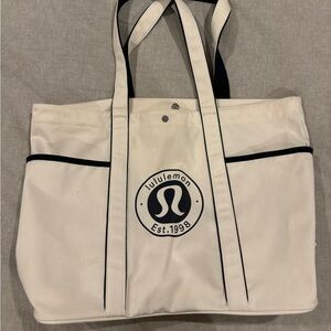 Lululemon tote bag